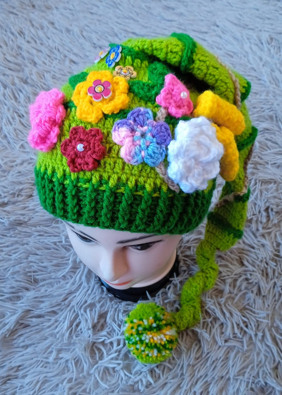 Gorro con cola bosque
